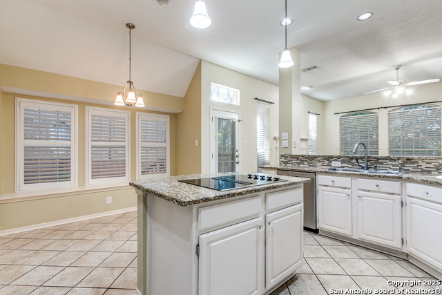 Listing photo id 9 for 8414 Blackcastle