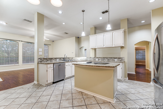 Listing photo id 10 for 8414 Blackcastle