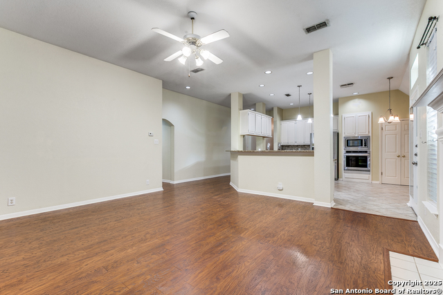 Listing photo id 12 for 8414 Blackcastle