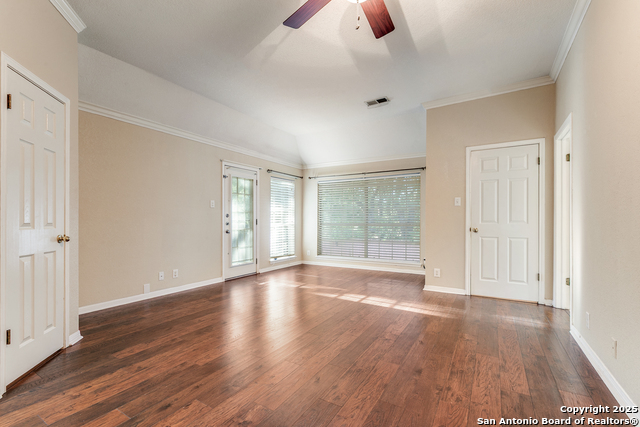 Listing photo id 13 for 8414 Blackcastle