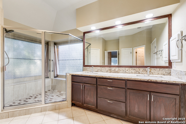 Listing photo id 15 for 8414 Blackcastle