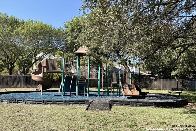 Listing photo id 26 for 8414 Blackcastle