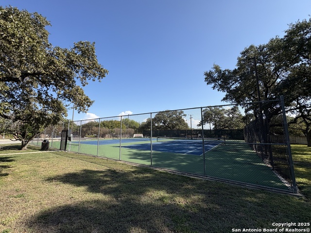 Listing photo id 27 for 8414 Blackcastle