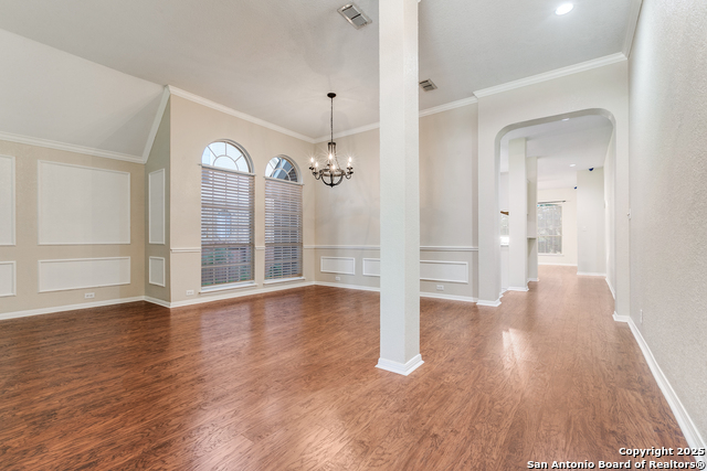 Listing photo id 4 for 8414 Blackcastle