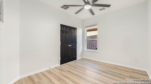 Listing photo id 13 for 9650 Calmont Way