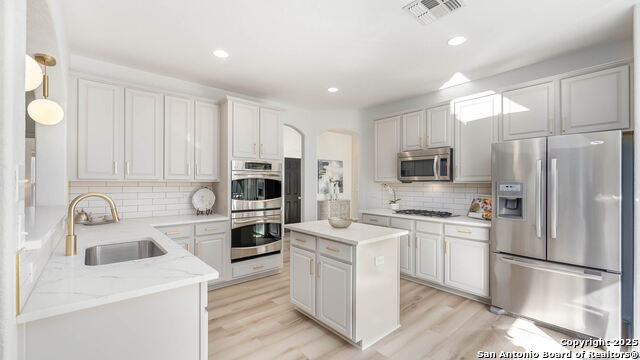 Listing photo id 1 for 9650 Calmont Way