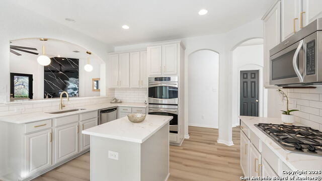 Listing photo id 2 for 9650 Calmont Way