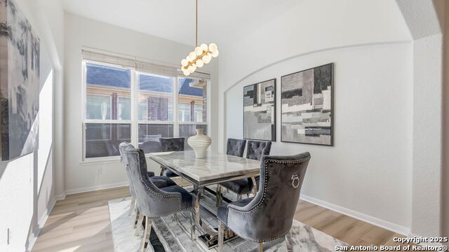 Listing photo id 5 for 9650 Calmont Way