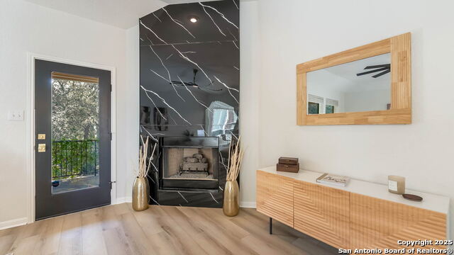 Listing photo id 7 for 9650 Calmont Way