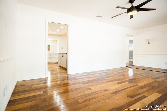 Image 11 of 25 For 10915 Burr Oak