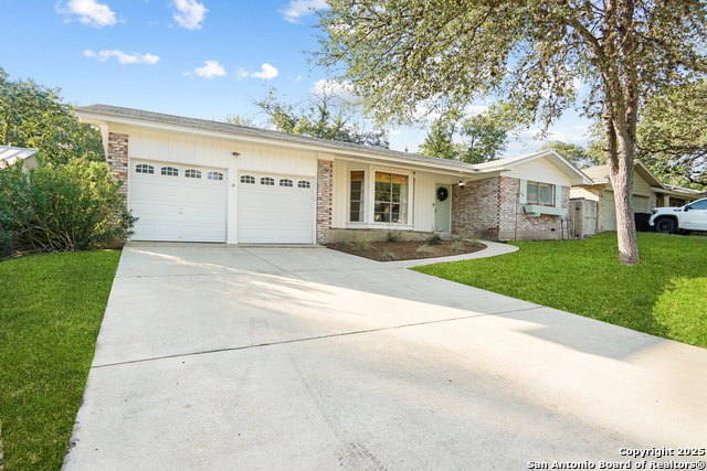 Image 2 of 25 For 10915 Burr Oak