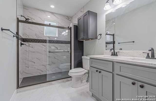 Listing photo id 12 for 210 San Jacinto N