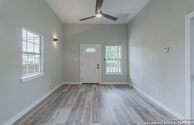 Listing photo id 13 for 210 San Jacinto N
