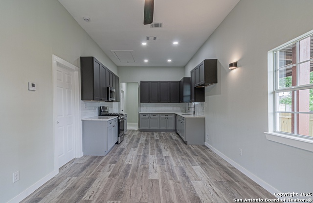 Listing photo id 16 for 210 San Jacinto N