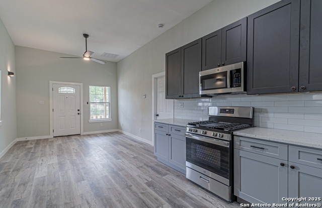 Listing photo id 17 for 210 San Jacinto N