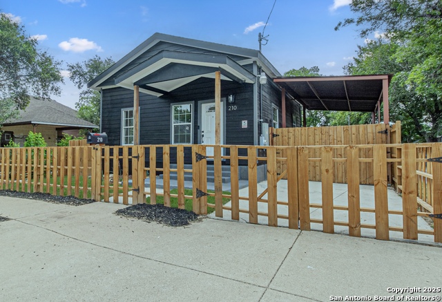 Listing photo id 0 for 210 San Jacinto N