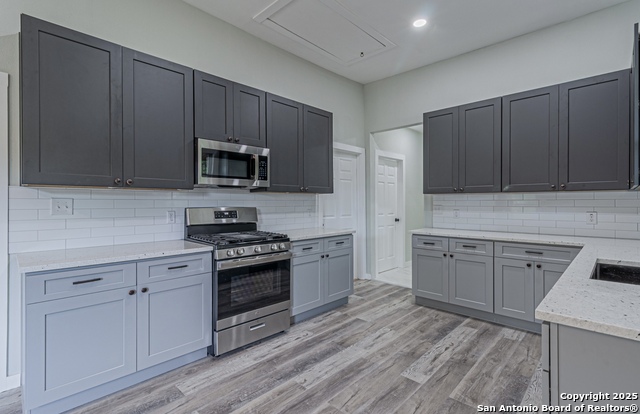 Listing photo id 18 for 210 San Jacinto N