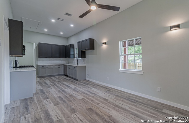 Listing photo id 20 for 210 San Jacinto N