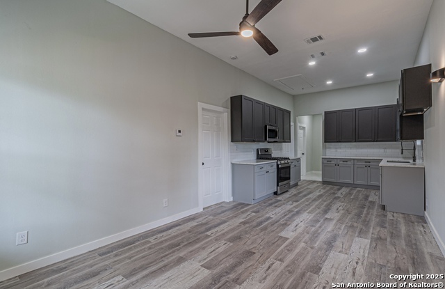 Listing photo id 21 for 210 San Jacinto N