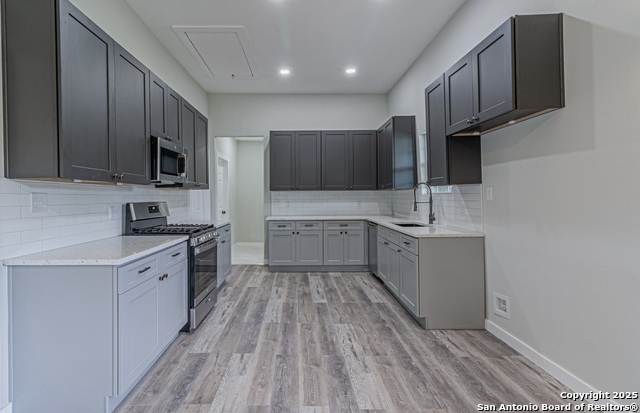 Listing photo id 22 for 210 San Jacinto N