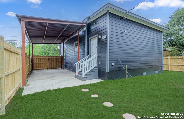 Listing photo id 25 for 210 San Jacinto N