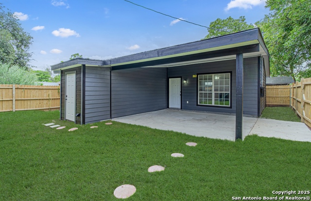 Listing photo id 26 for 210 San Jacinto N