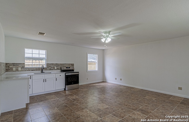 Listing photo id 29 for 210 San Jacinto N