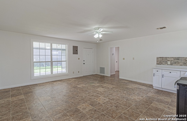 Listing photo id 31 for 210 San Jacinto N