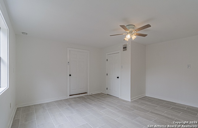 Listing photo id 32 for 210 San Jacinto N
