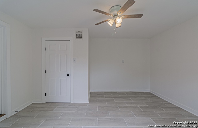 Listing photo id 34 for 210 San Jacinto N