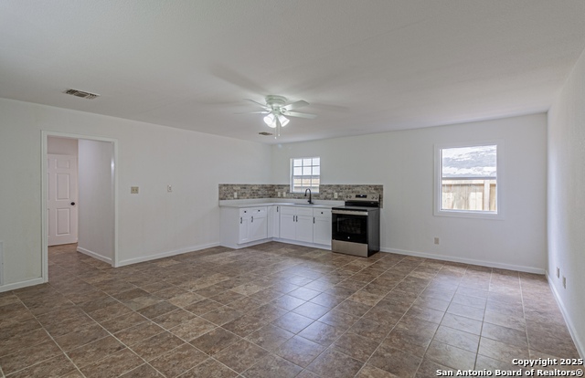 Listing photo id 35 for 210 San Jacinto N