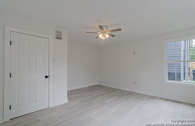 Listing photo id 37 for 210 San Jacinto N