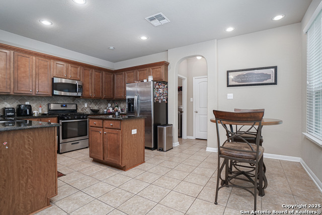 Image 6 of 16 For 14006 Roslin