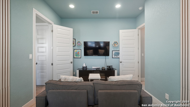 Image 38 of 72 For 1627 Bussola