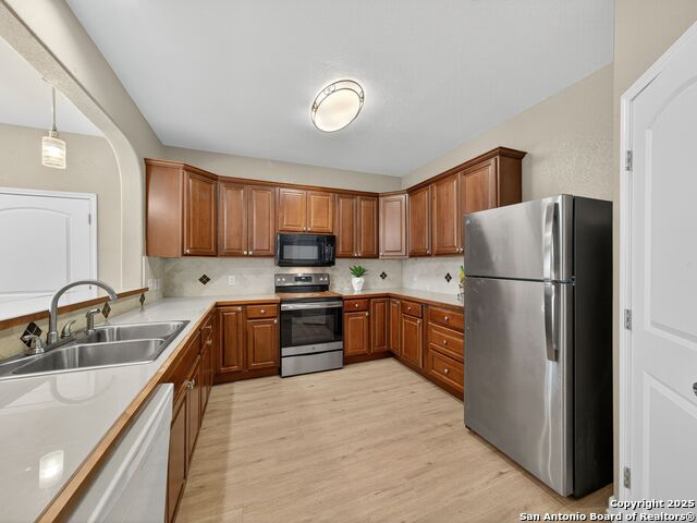 Image 10 of 28 For 605 Meadow Gate