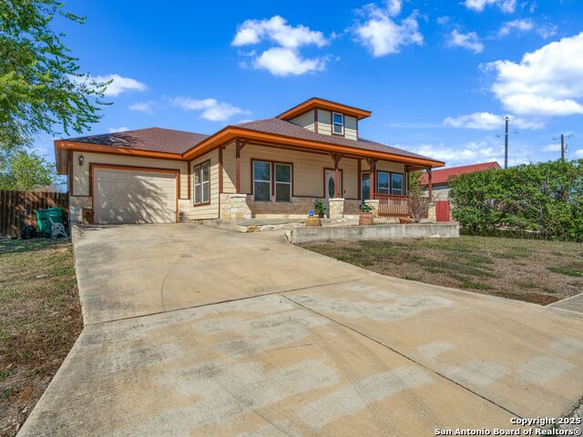 Image 2 of 28 For 605 Meadow Gate