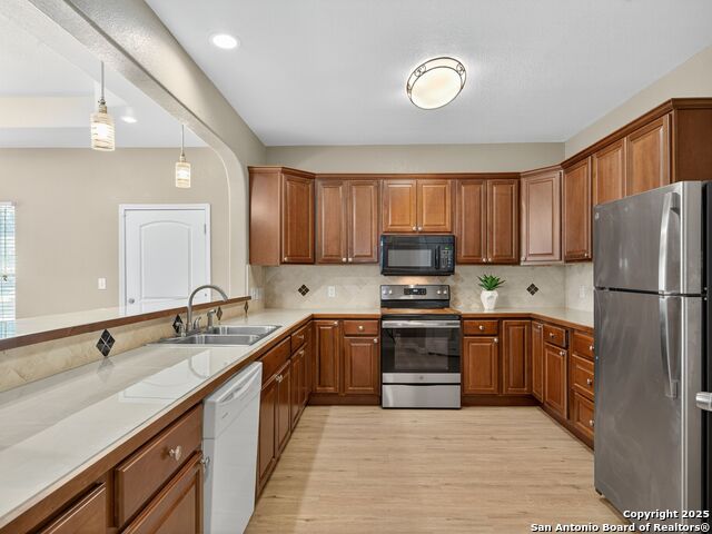 Image 9 of 28 For 605 Meadow Gate