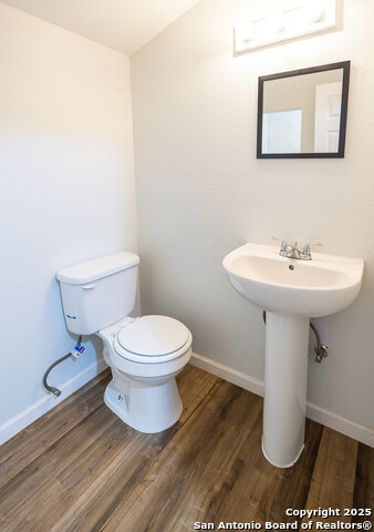 Listing photo id 20 for 1046 Lombrano St