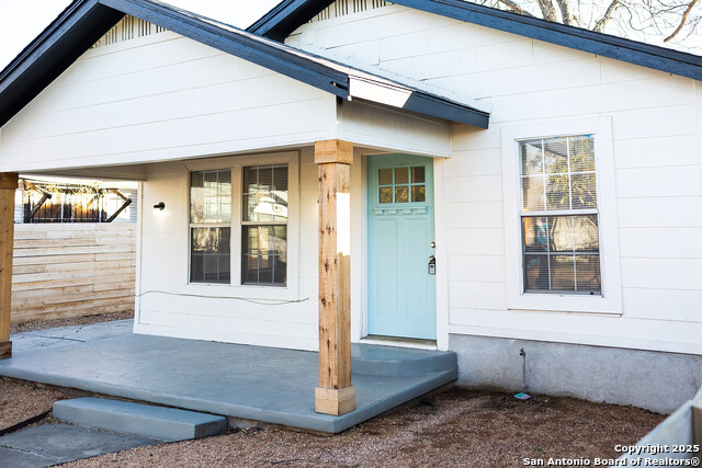 Listing photo id 6 for 1046 Lombrano St