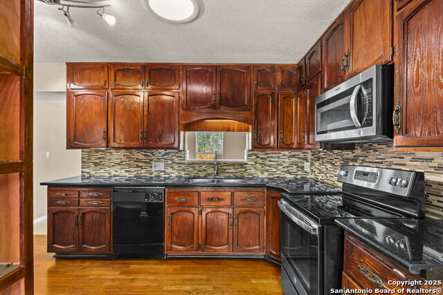 Image 10 of 36 For 502 Brookview Dr