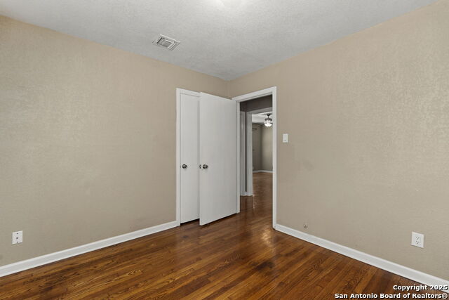 Image 17 of 36 For 502 Brookview Dr