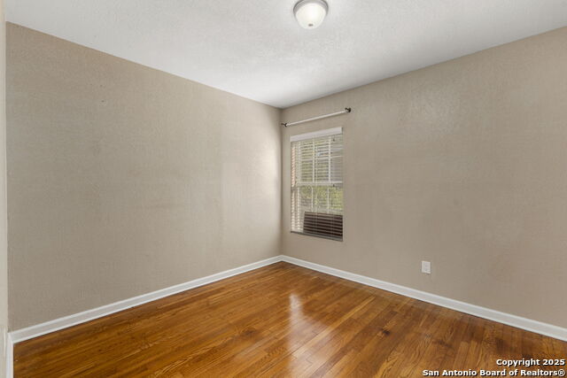 Image 18 of 36 For 502 Brookview Dr