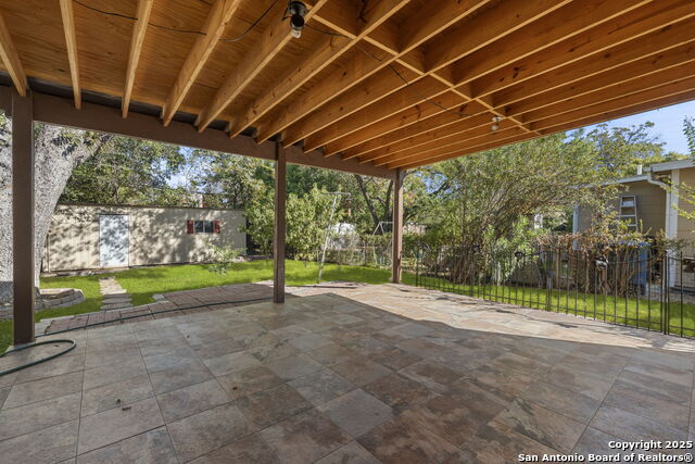 Image 24 of 36 For 502 Brookview Dr