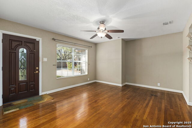 Image 5 of 36 For 502 Brookview Dr