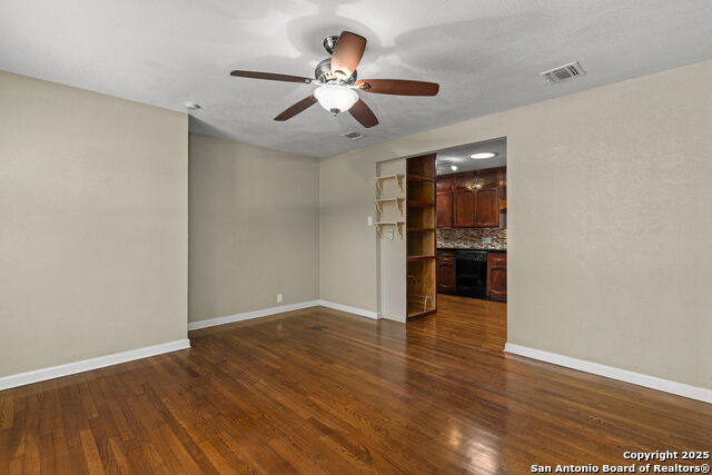 Image 8 of 36 For 502 Brookview Dr
