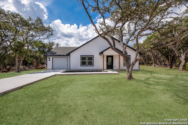 Details for 432 Canyon Lake Dr, Bandera, TX 78003
