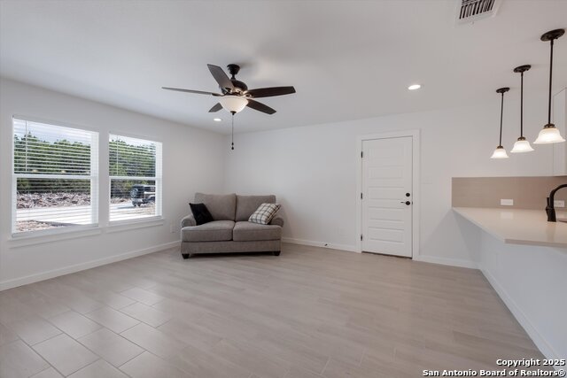 Image 11 of 26 For 432 Canyon Lake Dr