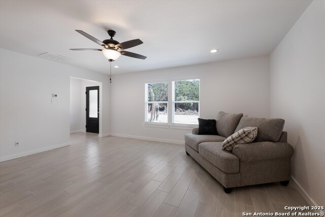 Image 12 of 26 For 432 Canyon Lake Dr