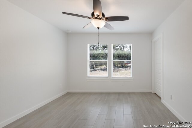 Image 18 of 26 For 432 Canyon Lake Dr