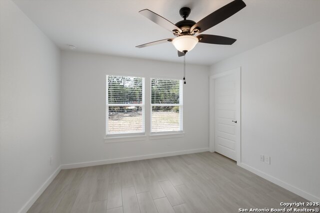 Image 19 of 26 For 432 Canyon Lake Dr